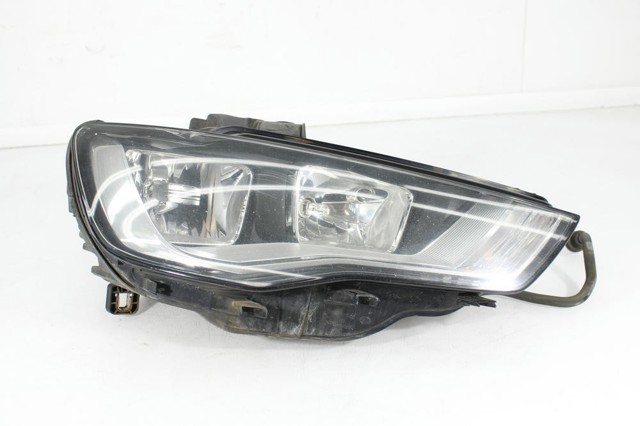 VAG 8V0941004A Фара правая в наличии Николаев