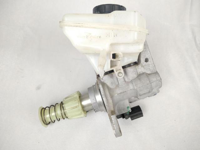 Cilindro mestre do freio Audi A4 8W2, 8WC