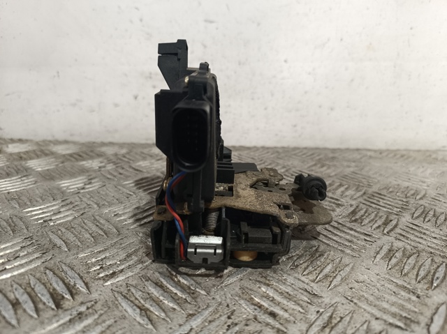 VAG 8Z1837015A Замок водительской двери в наличии Винница