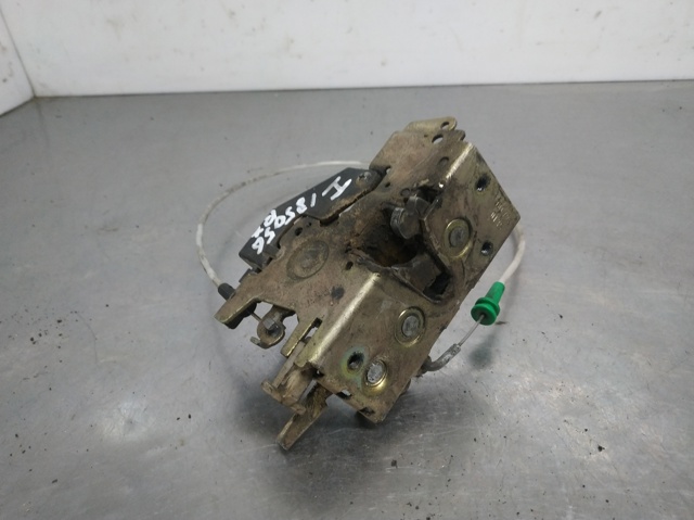 Fecho da porta dianteira esquerda 9017200135 MERCEDES