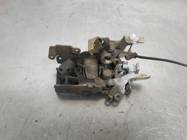 Fecho da porta dianteira esquerda 9017200135 MERCEDES