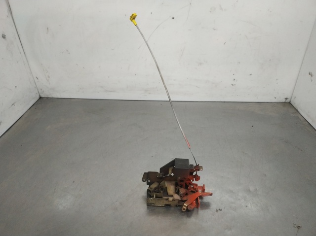 Fecho da porta dianteira esquerda 9017200135 MERCEDES