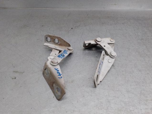 Gozno da capota direito 9017500451 Mercedes