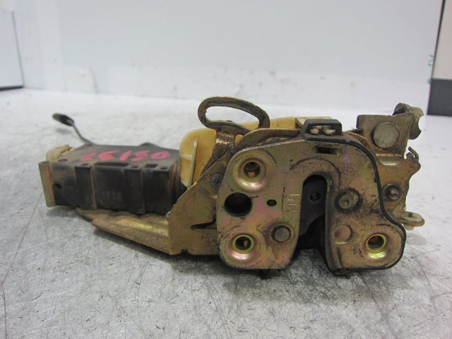 Fecho da porta dianteira esquerda 90493701 OPEL