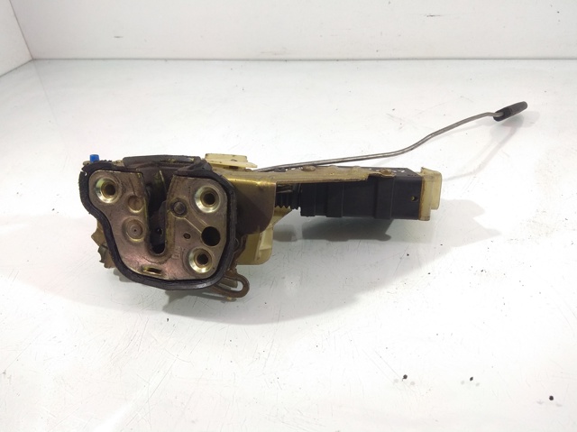 Fecho da porta dianteira esquerda 90493701 OPEL