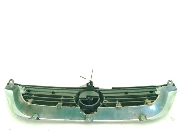 OPEL 90540318 Решетка радиатора в наличии Ирпень