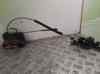 Fecho da porta dianteira esquerda 90561151 OPEL