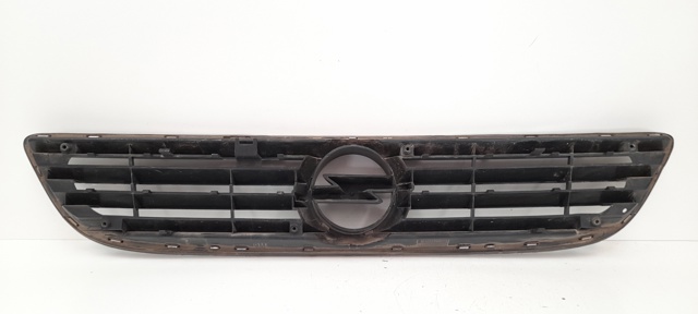 OPEL 90580685 Решетка радиатора в наличии Каменское