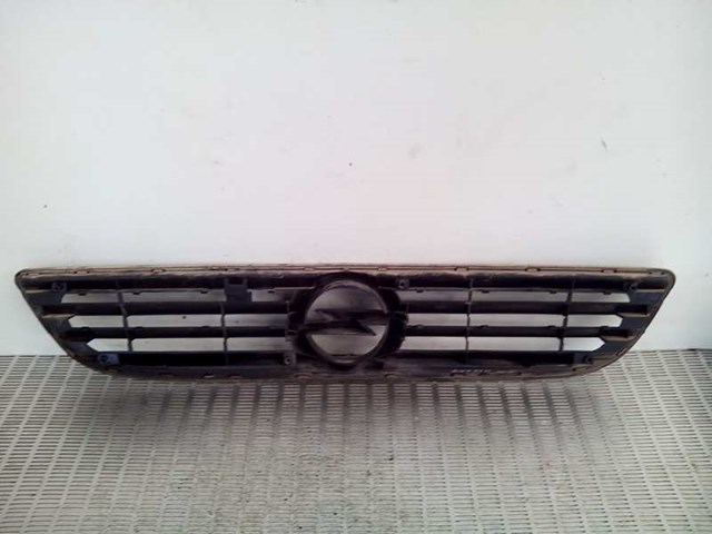Grelha do radiador Opel Zafira F75