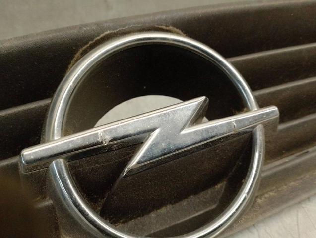 90588120 OPEL Решетка радиатора купить в Николаев