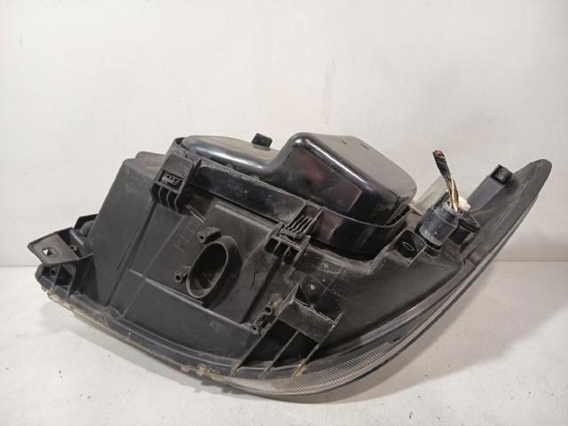 MERCEDES 9068200261 Правая фара в наличии Черновцы