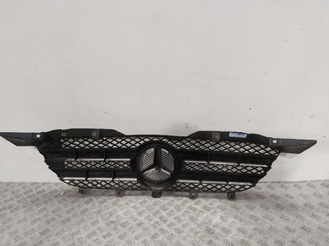 MERCEDES 9068800385 Решетка радиатора в наличии Харьков