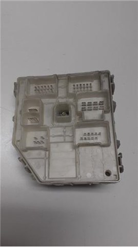 Caixa de fusível para Toyota RAV 4 (A2) 2.0 D-4D 4WD 90987-02012