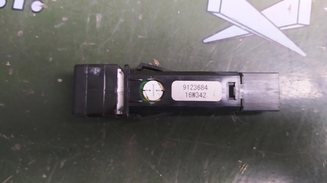 Botão de ativação do sinal de emergência 9123684 VOLVO