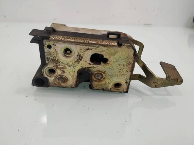 PEUGEOT 913599 Замок водительской двери в наличии Полтава