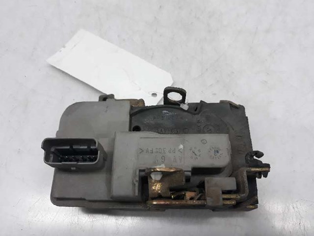 Fecho da porta dianteira esquerda Peugeot 206 2A/C