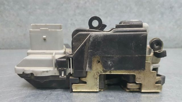 Fecho da porta dianteira esquerda Citroen Xsara N68