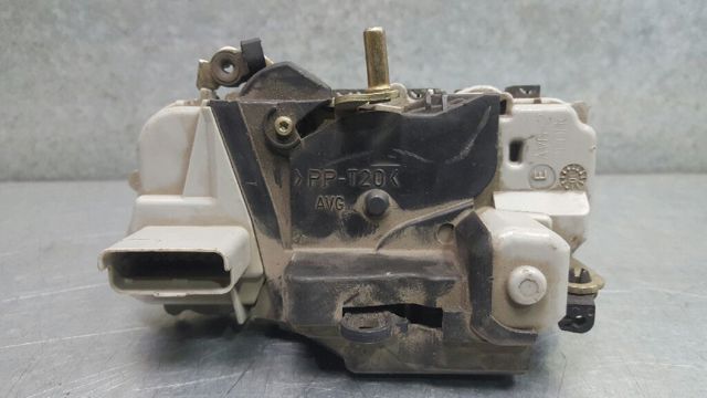 Fecho da porta dianteira esquerda Citroen Xsara N68