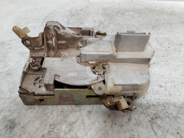 9135J1 PEUGEOT Замок водительской двери купить в Киев