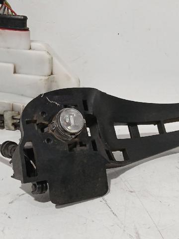 9135N0 PEUGEOT Замок водительской двери купить в Ужгород