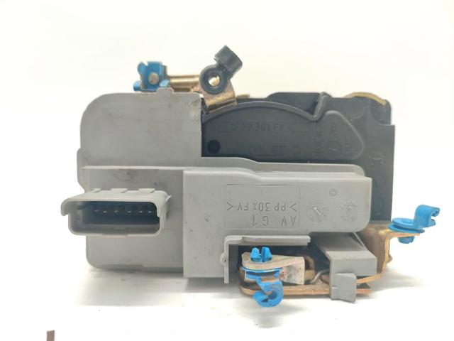 Fecho da porta dianteira esquerda Peugeot 406 8B