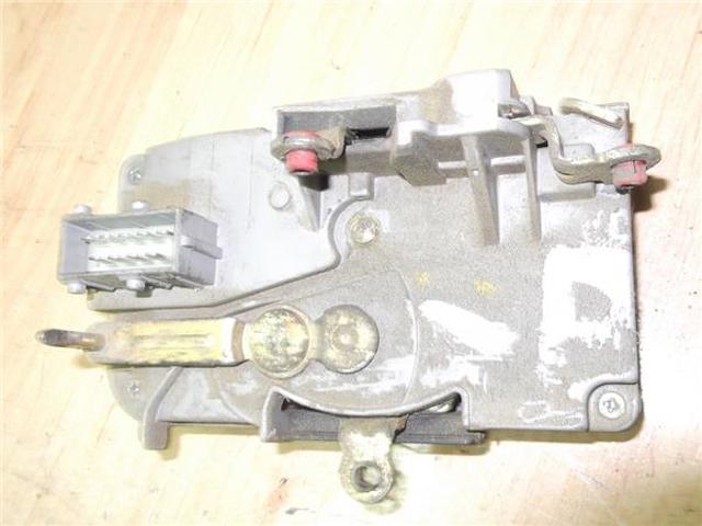 PEUGEOT 9136J7 Замок передней правой двери в наличии Львов