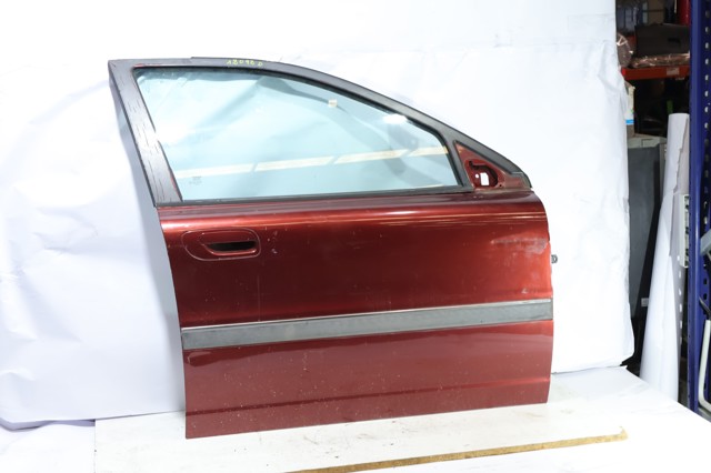 VOLVO 9154625 Дверь передняя правая в наличии Украина
