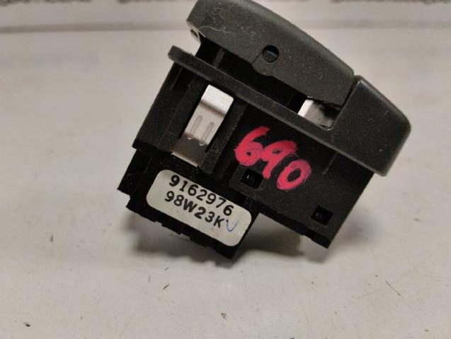 VOLVO 9162976 Кнопка включения противотуманных фар задних в наличии Ирпень