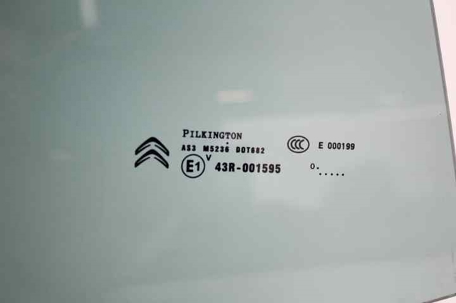 9204T5 PEUGEOT Стекло двери задней правой купить в Кривой Рог