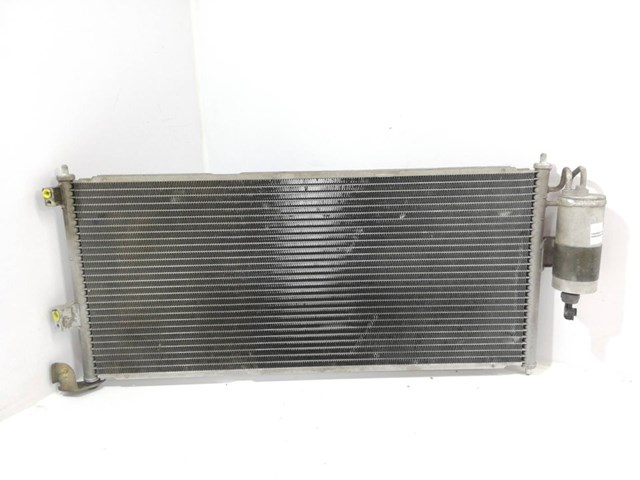 Condensador de ar condicionado / radiador para Nissan Almera II Hatchback 1.5 QG15DE 92100BM400