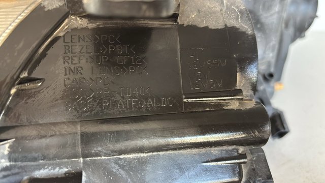 921021H000 HYUNDAI Фара правая купить в Ирпень