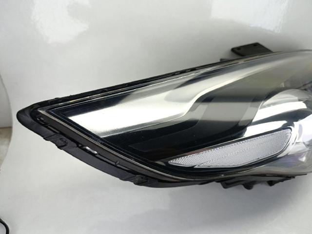 HYUNDAI 92102A4180 Правая фара в наличии Чернигов