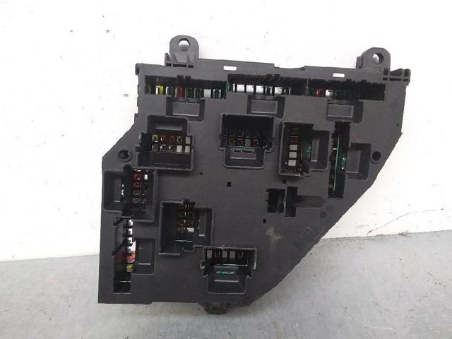 9234423 BMW Блок предохранителей задний салонный купить в Каменское