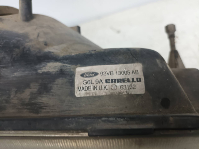 FORD 92VB13005AB Стекло фары правой в наличии Винница