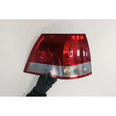 Lanterna traseira esquerda externa 93177995 Opel