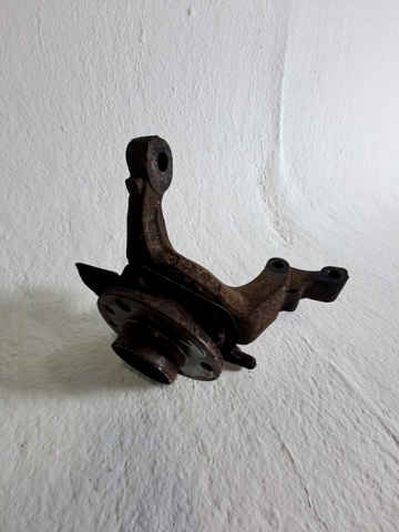 Cubo dianteiro 93178652 OPEL