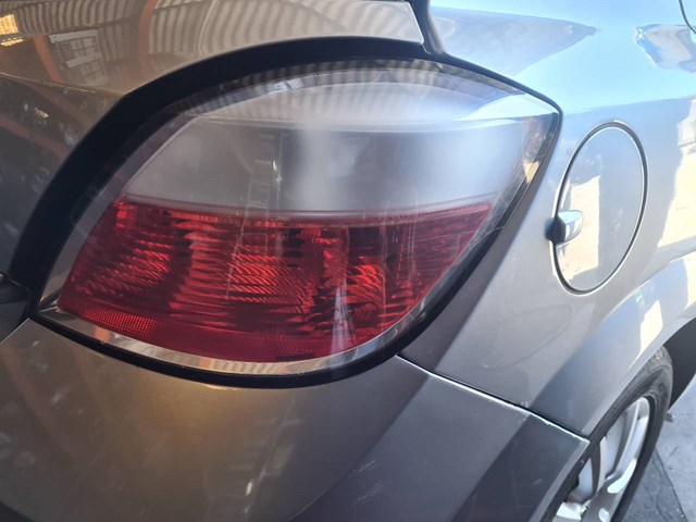 Lanterna traseira direita para Opel Astra H 1.7 CDTI (L48) Z17DTH 93190305