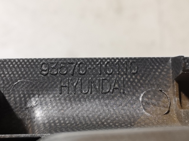 HYUNDAI 935701C110 Кнопочный блок управления стеклоподъемником передний левый в наличии Ужгород