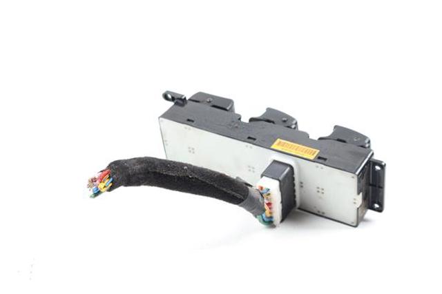 935701G110 HYUNDAI Кнопочный блок управления стеклоподъемником передний левый купить в Полтава