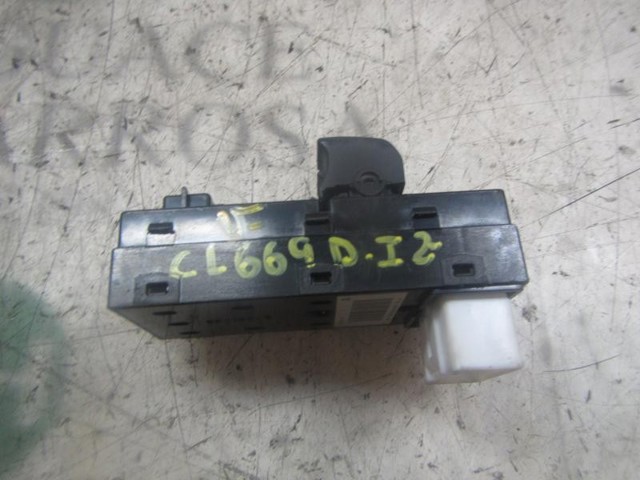 935701H020EQ HYUNDAI Кнопочный блок управления стеклоподъемником передний левый купить в Ровно