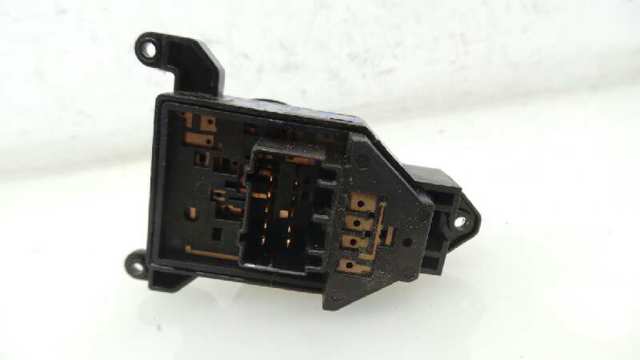 935702B000S4 HYUNDAI Кнопочный блок управления стеклоподъемником передний левый купить в Украина