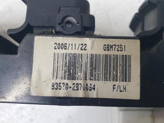 935702B700S4 HYUNDAI Кнопочный блок управления стеклоподъемником передний левый купить в Ужгород