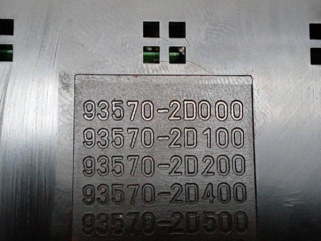935702D000 HYUNDAI Кнопочный блок управления стеклоподъемником передний левый купить в Ужгород