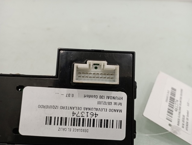 HYUNDAI 935702L000 Кнопочный блок управления стеклоподъемником передний левый в наличии Харьков