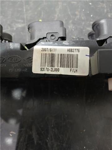 HYUNDAI 935702L000 Кнопочный блок управления стеклоподъемником передний левый в наличии Кривой Рог