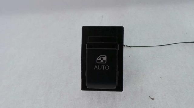 935751H100 HYUNDAI Кнопка включения мотора стеклоподъемника передняя правая купить в Полтава