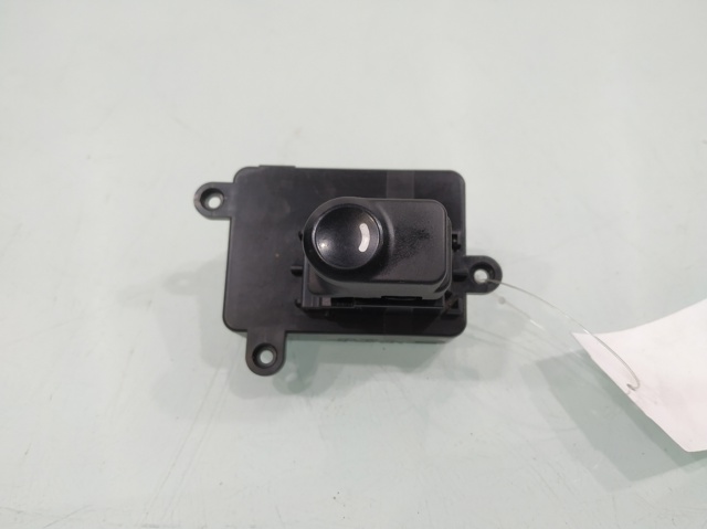 935752L011 HYUNDAI Кнопка включения мотора стеклоподъемника передняя правая купить в Чернигов