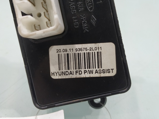 935752L011 HYUNDAI Кнопка включения мотора стеклоподъемника передняя правая купить в Кривой Рог
