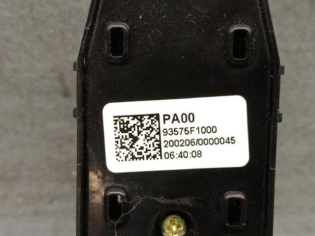93575F1000 HYUNDAI купить в Черновцы