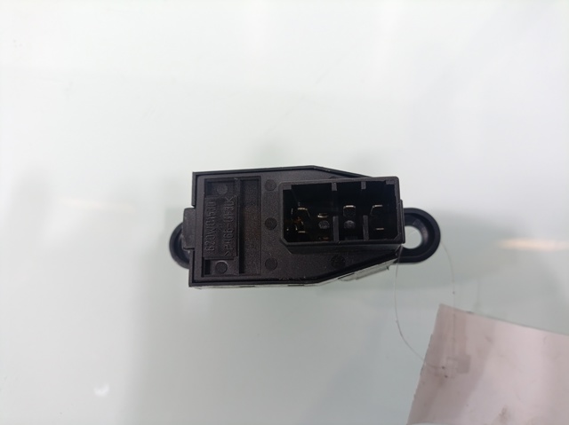 935804A000 HYUNDAI Кнопка стеклоподъемника передняя купить в Павлоград